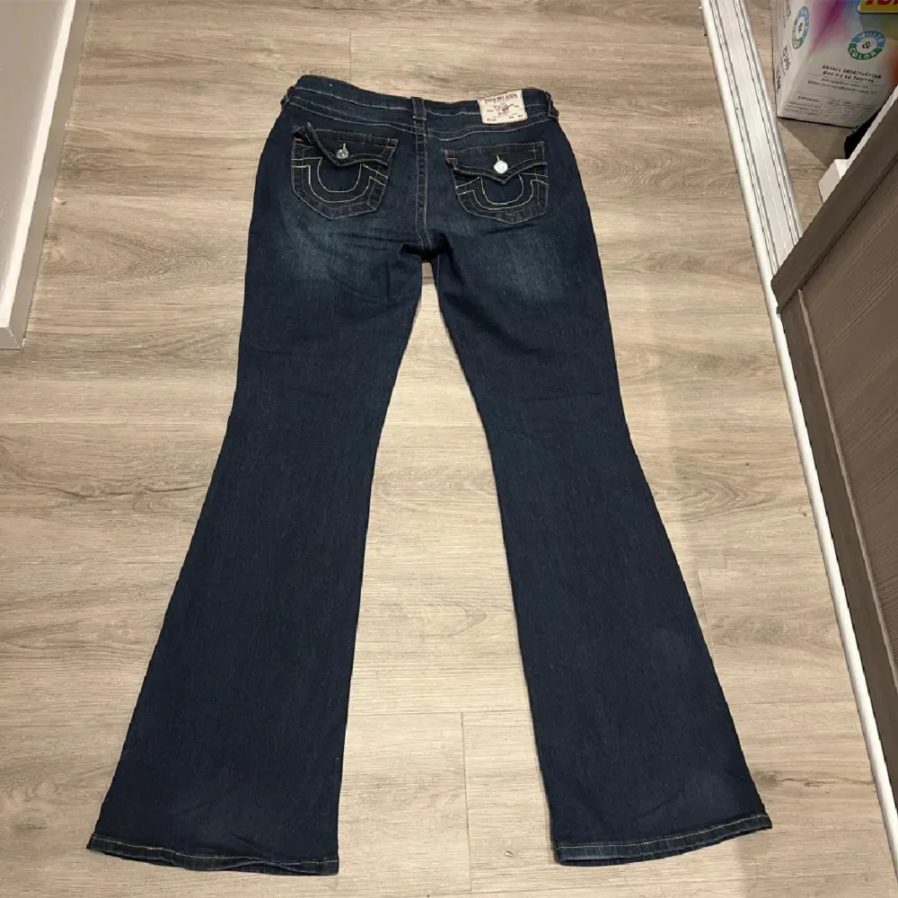 As snygga true religion bootcut jeans i helt ny skick. Storlek 29🫶🔥. Jeans & Byxor.