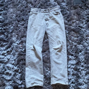 Jack & Jones jeans  - Säljer dessa väldigt skyssta jeans o modellen loose/chris!