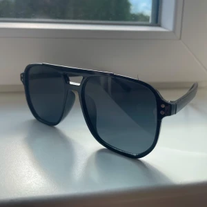 Solglasögon  - Solglasögon, oanvända 