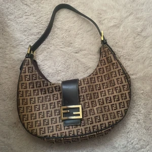 Fendi väska vintage - Fendi väska Nyskick Vitage
