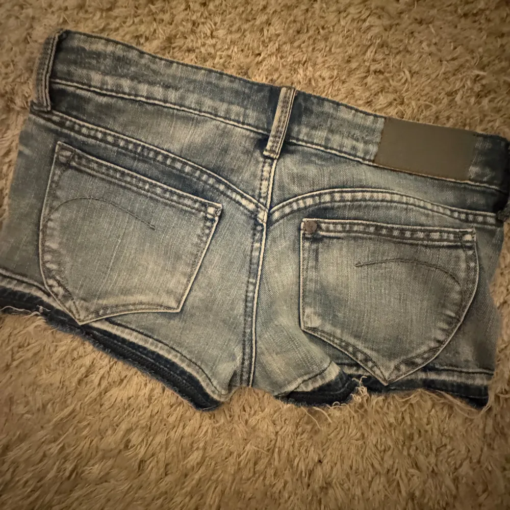 JÄTTESNYGGA jeansshorts då de är alldeles försmå för mig… Fint skick. Shorts.