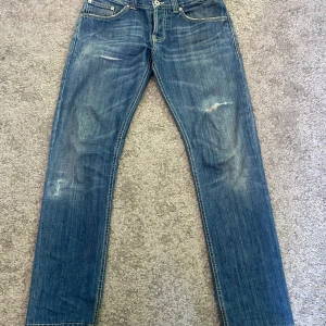 Dondup George - Säljer dessa mycket fina dondup George jeansen knappt använda men har tyvärr växt ur storlek 30 slim fit