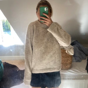 Mohair tröja  - Säljer denna stickade tröja i mohair från hm