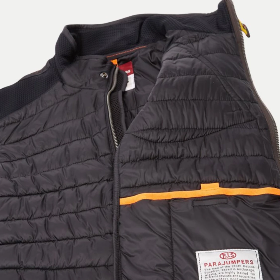 Säljer äkta parajumer väst storlek S - 90