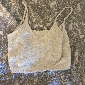 Mysigt linne från Shein som jag inte längre använder!  Ganska kort men väldigt skönt att sova i. Köptes för 60kr. Skriv privat för fler bilder eller vid frågor!;) 