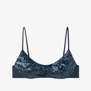 Bikini överdel  - Säljer en jätte fin bikini över del från calzedonia i brunt!! Tyvärr aldrig använd då den är för stor för mig!! Ordinarie pris 599