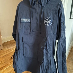 Adidas SPEZIAL Todmorden Smock Jacket Night Navy - Helt ny med tags . Slutsåld hypervara från adidas  Spezialkollektionen 2024 
