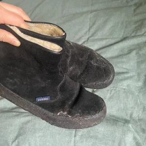 Curling boots stl 37 - Väl använd o trasig dragkedja baktill men går bra att använda utan dragkedja. Nypris 2700kr