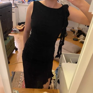 Svart lång klänning - Jätte fin klänning från Gina tricot i super skönt materiel! Storlek S❤️❤️🎀
