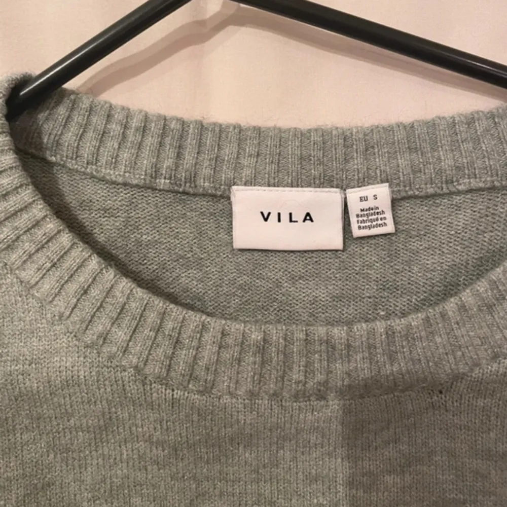 Ljusgrön stickad tröja från Vero Moda som aldrig har blivit använd utan endast testad 💗perfekt färg till våren!! 😍😍. Tröjor & Koftor.
