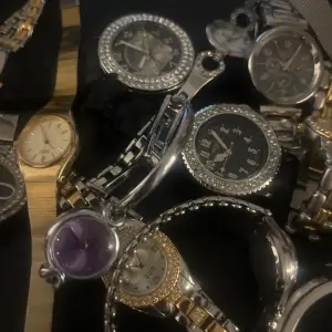 Hej! Vi är ett UF som säljer vintage klockor för att motverka stress och ångest. På vår Instagram finns samtliga klockor och information, priser varierar från 199-399kr för klockorna! Kika gärna! Solur.bc