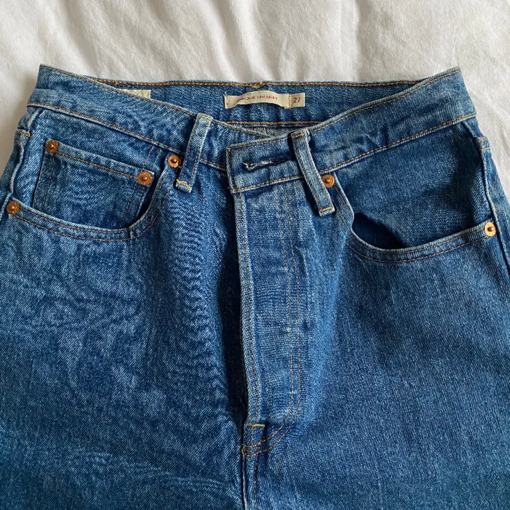 Ribcage straight jeans från Levis. Aldrig använt . Jeans & Byxor.