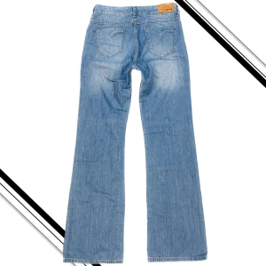 Lowwaist bootcut jeans - Midja:77/79cm Innerben:84cm