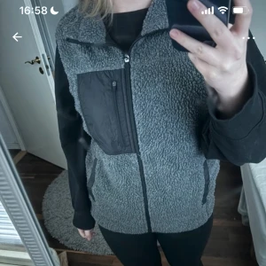 Teddyväst - Jätte fin Teddy väst ifrån zara