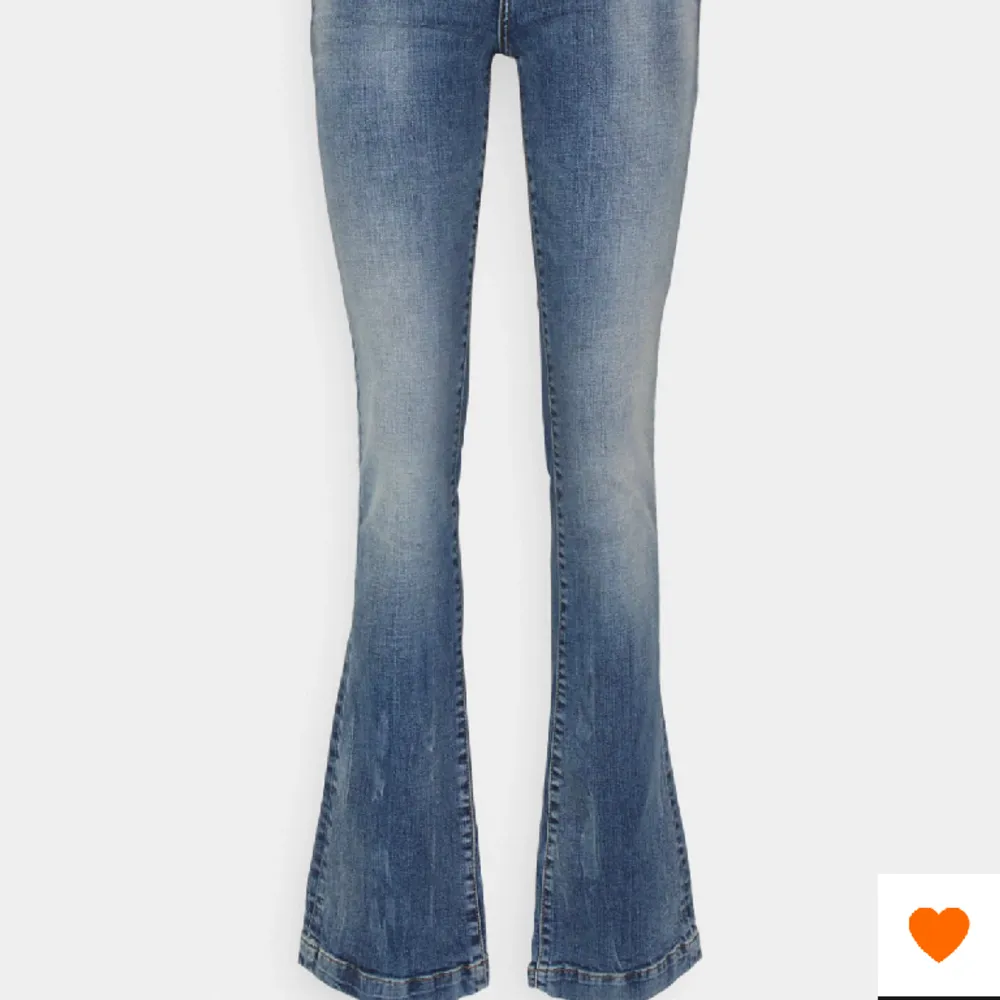 Super fina jeans från Ltb. I modellen fallcon! De är lågmidjade och bootcut! Använda ett fåtal gånger.!💗. Jeans & Byxor.
