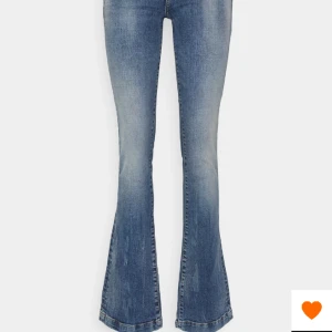 Ltb jeans  - Super fina jeans från Ltb. I modellen fallcon! De är lågmidjade och bootcut! Använda ett fåtal gånger.!💗