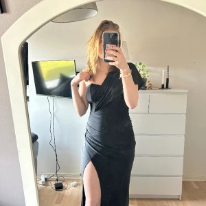 Balklänning  - Använd 1 gång. Köparen står för frakten 