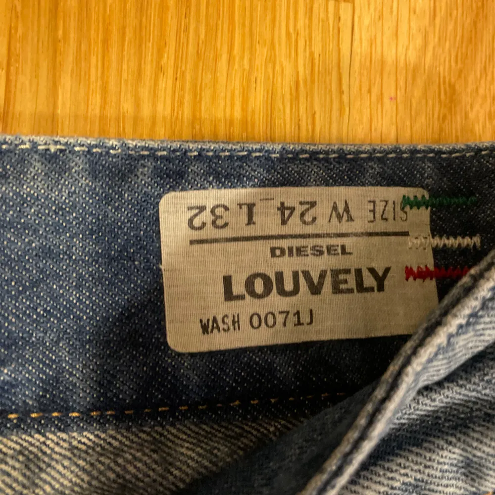 Jättesnygga Diesel jeans från L.A. och är i storleken XS/24. Bootcut Jeans med Innerbens längd 81 och midjemått 33. Dem har bara använts ett fåtal gånger och är nästan nyskick.💕. Jeans & Byxor.
