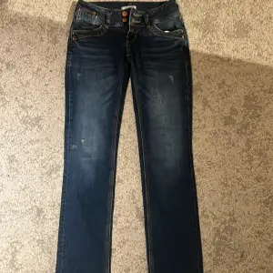  Säljer mina skit snygga ltb jeans!!!💞 Köpte de på Plick nyligen, men säljer då de var för små för mig. Bra skick, inga defekter alls🤩Pris går att diskutera!