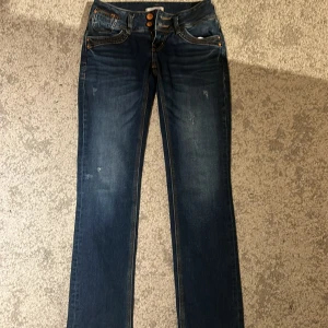 Ltb jeans -  Säljer mina skit snygga ltb jeans!!!💞 Köpte de på Plick nyligen, men säljer då de var för små för mig. Bra skick, inga defekter alls🤩Pris går att diskutera!