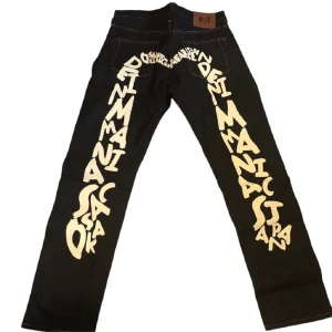 Evisu Hirahana Daicock storlek 31x34 - Använda fåtal gånger ser nästan nya ut. Fel: är lite slita i botten kan skicka mera bilder vid intresse av köp. Kan skickas samma eller nästa dag med 66kr frakt