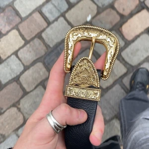 Guldigt bälte - Väldigt fint. Köpt secondhand i Köpenhamn 