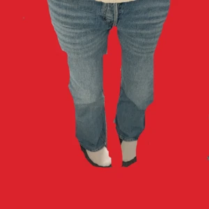 Säljer dessa low waist jeans från monki  - Säljer dom för att dom inte kommer till användning jag köpte dom för runt 800kr säljer för 400