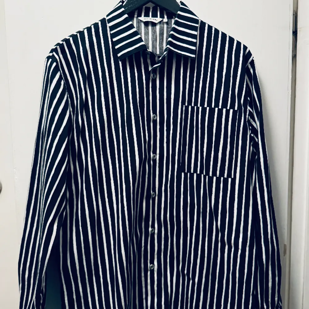 MARIMEKKO Jokapoika shirt  Size M Used 3 times Mint condition  Selling cause I need a smaller size 🤍. Skjortor.