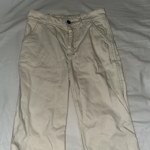 Jeans - Super snygga mid waste jeans från zara i super bra skick!! 