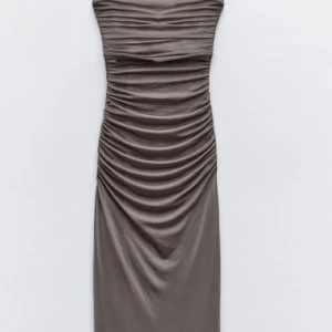 Fest klänning  - Fest klänning, använd en gång på en middag. Korsett liknande inifrån upp till brösten.