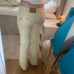 Bootcut jeans - Säljer dessa lågmidjade bootcut jeans💕sjukt snygga men säljer då dom tyvärr är för korta för mig som är 170 och även lite små!