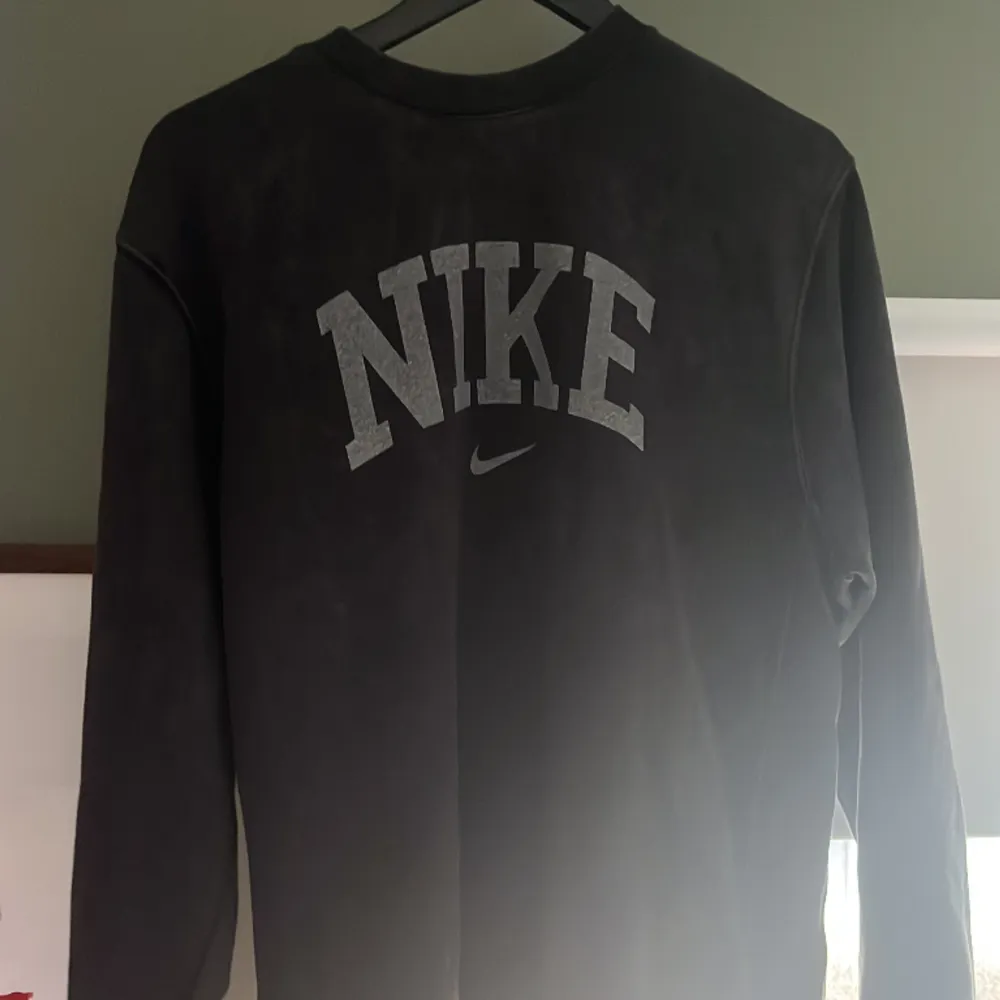Vintage Nike tröja i bra skick, storlek M, nypris 800kr. Tröjor & Koftor.
