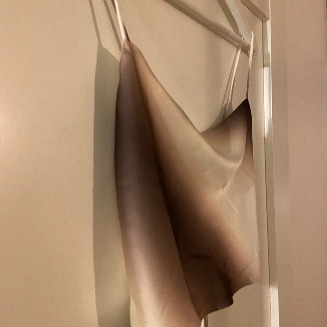 Crèmevit/brun kort topp med snörning i ryggen  - 90