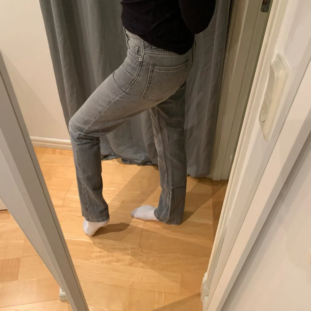 Säljer dessa low Waist jeans i storlek Xss men passar även som storlek Xs. Använda fåtal gånger. Pris kan diskuteras! Endast Swish!. Jeans & Byxor.