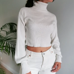 Jättefin tröja i nyskick stl XS/S - Jag är storlek S och på bilderna ser ni hur tröjan ser ut på mig.