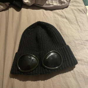 C.p company mössa - Nästan helt ny cp company mössa med lappar å tags kvar