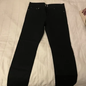 Skinny jeans  - Svarta Skinny jeans från lager 157 i storlek L 