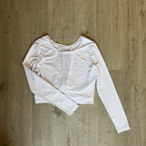 Träningströja - Vit träningströja, stl S. Aldrig använd 