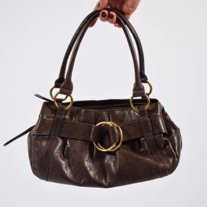 Brun väska  - Brun väska   Pris: 349kr Frakt: 65kr