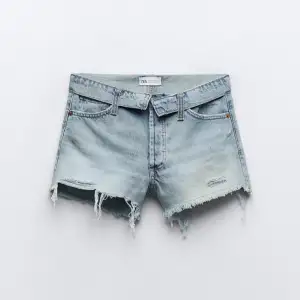 Såå fina shorts från zara som är helt slutsålda på hemsidan. Säljer för jag beställde fel storlek. Helt nya och prislapp är kvar💘💓