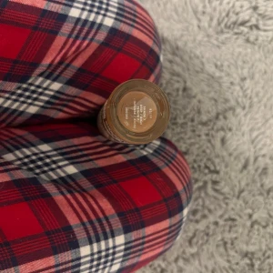 e.l.f halo glow liquid filter  - hej, jag säljer min nyköpta elf halo glow som endast är testad en gång🥰den är helt slutsåld på asos som är det ända stället där man ej behöver betala tull! Funkar även  att använda som bronzer. Säljer den för samma pris som en helt ny, pga den är slu