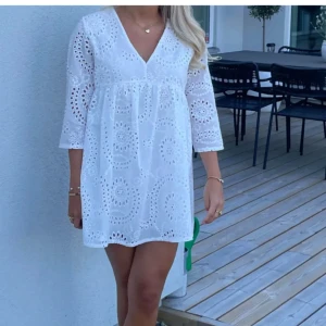 Studentklänning  - Supersöt klänning som bara är använd 2 gånger💕 därför som i nyskick, det finns även inbyggda shorts💕