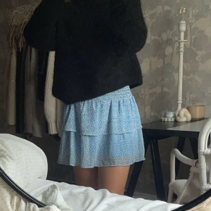 Chealsea kjol - Kjol från märket Chealsea. Knappt använt & i väldigt fint skick! Passar storleksmässigt de flesta men framförallt S & M. 