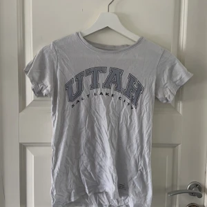 T-shirt - Välanvänd t-shirt från lager❤️