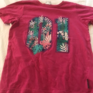 Polarn o pyret tshirt 10 - Bra skick