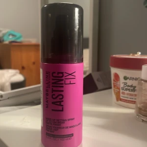 Säljer maybelline new yorks lasting fix - Jag säljer en settingspray. Den e oavnvänd bara öppnad. 