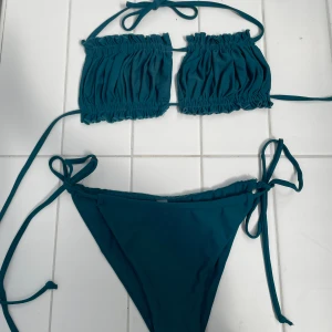 Bikini - Snygg blå bikini. Stl S i båda delarna. Perfekt för sommaren🦋