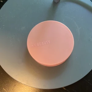 Blush  - Jätte fin blush. Helt ny aldrig använd. Från hm. Tryck gärna på köp nu💕