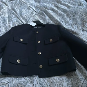 Korte /jacak  - Har använt en gång den är nästan i nyskick har inte tagit av prislapp än❤️