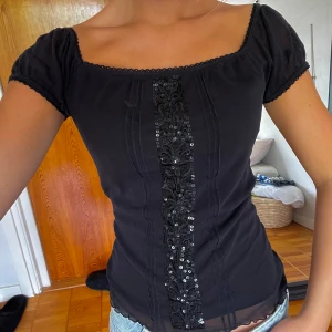 Söt topp - Så söt topp med coola detaljer! I meshtyg